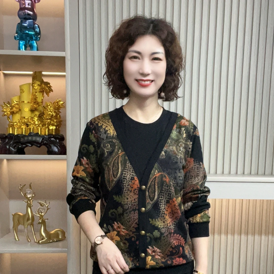 妈妈装流行时尚潮牌女装宽松秋装女士欧若拉独特漂亮上装休闲长袖