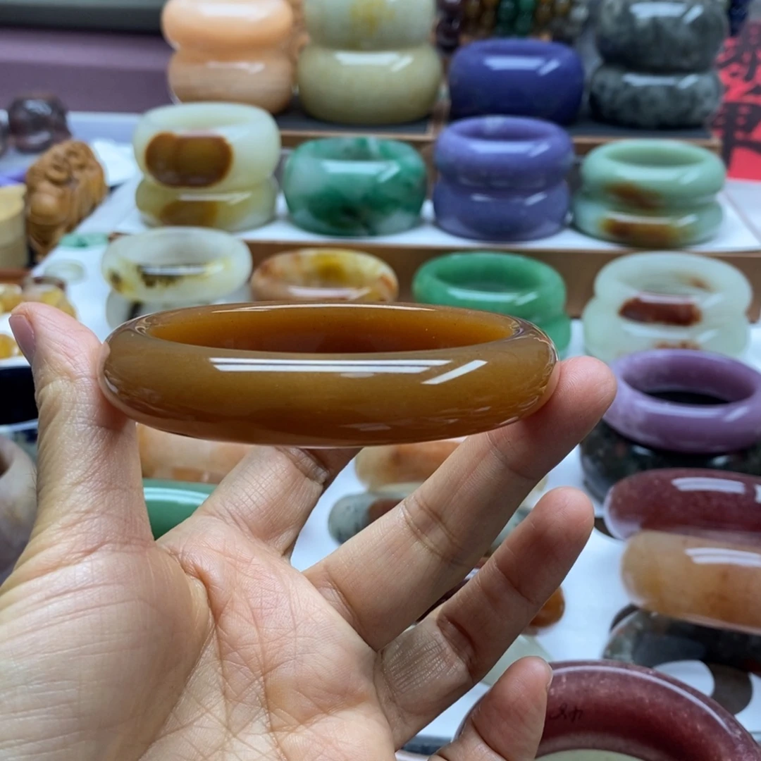 阿***英未镶嵌手镯石英岩玉