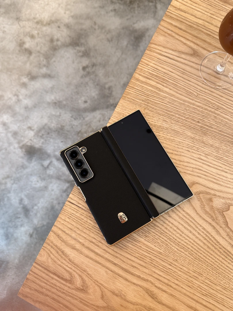 适用于三星W26/W25磁吸双中轴心系天下折叠手机壳 电镀边框单后壳