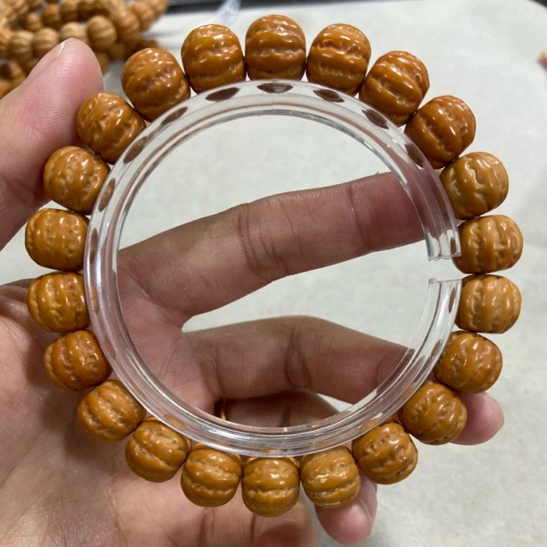 A205【911】雕刻京八棱小猴头 卡1.1单圈手串