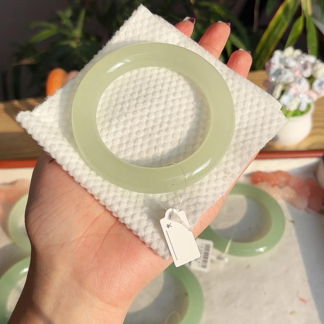 方****石英质玉未镶嵌手镯