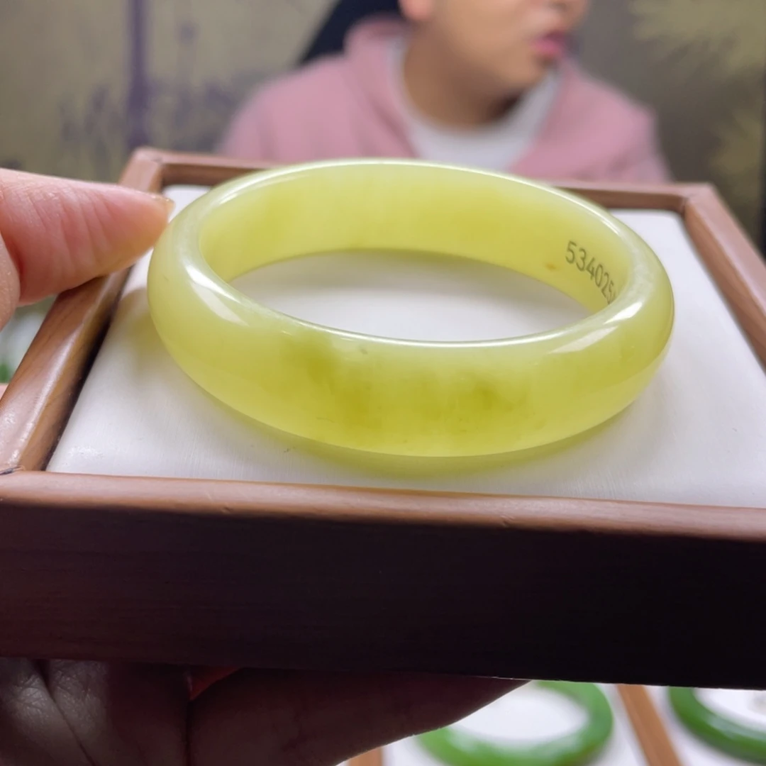 和田玉未镶嵌手镯53圈