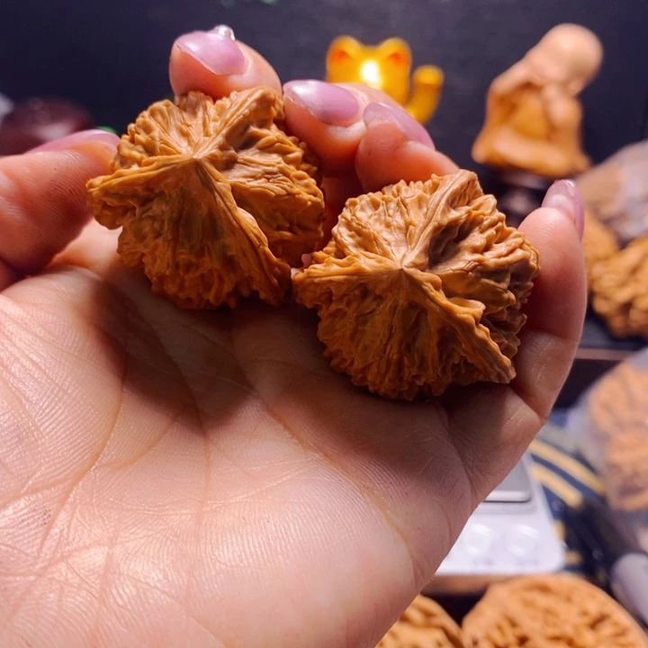 五***肉文玩核桃把件盘山三棱