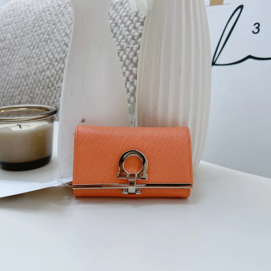 95新 FERRAGAMO/菲拉格慕 95新菲拉格慕经典银扣钥匙包77663269