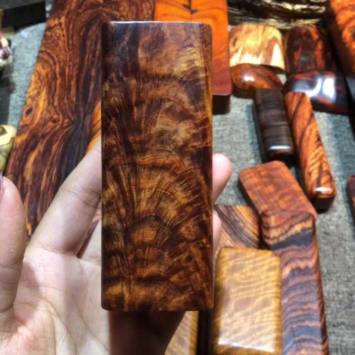 刘***哥绒质实木红木木料手把