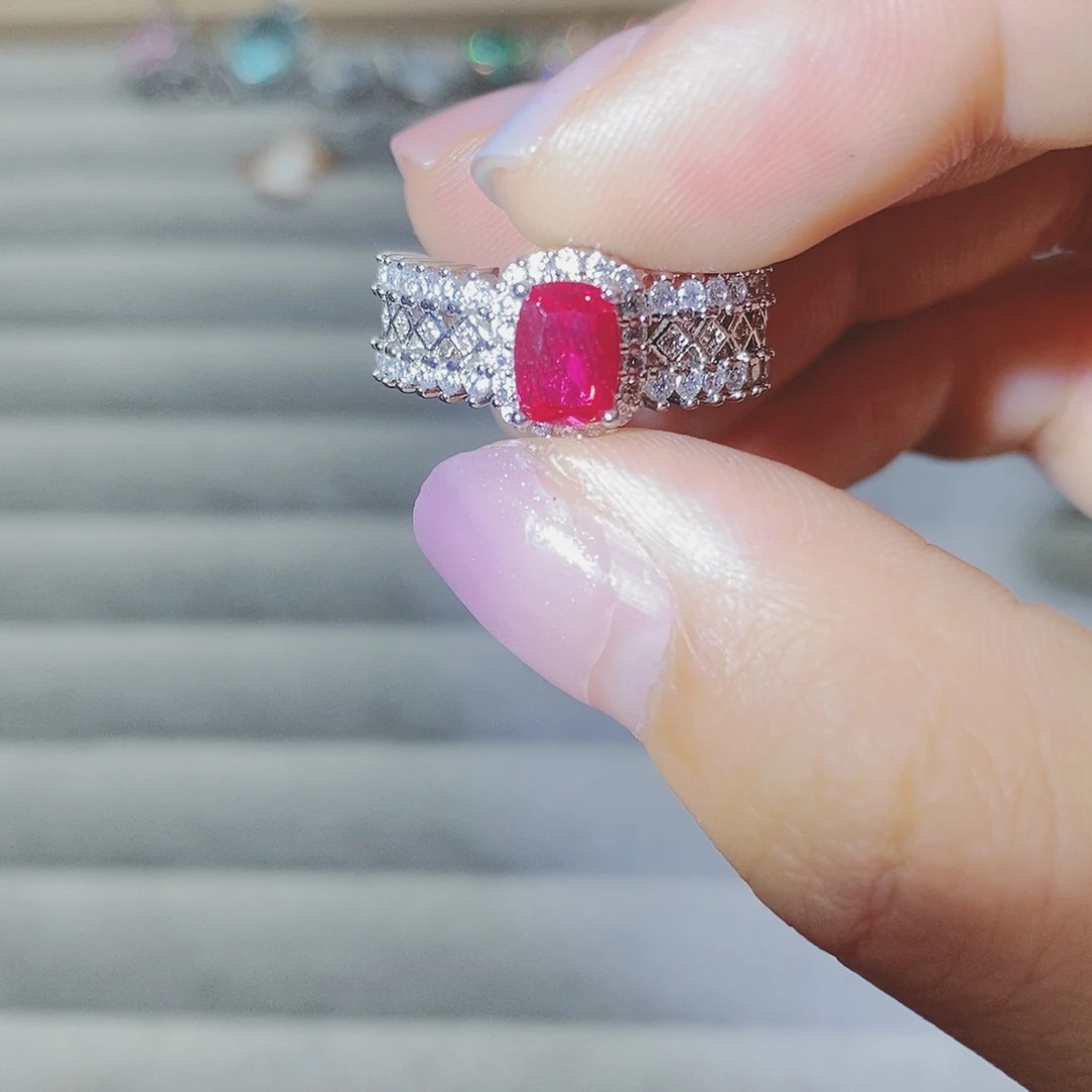 【闪购商品】银S925镶嵌耳饰托帕石