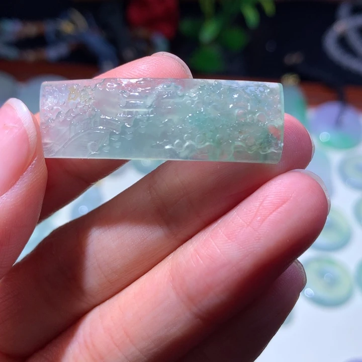 格****）缅甸翡翠冰飘手牌