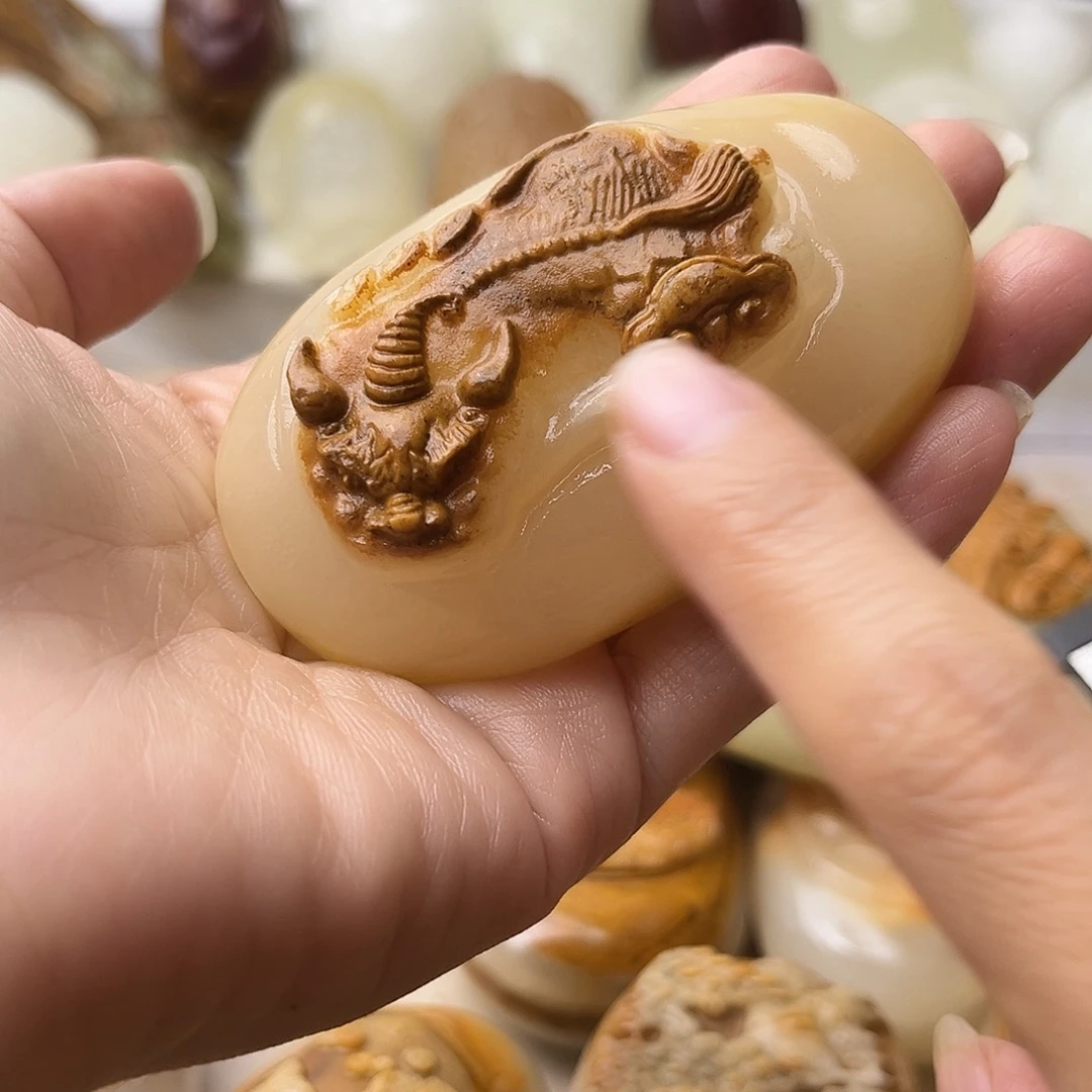 石材方解石手把摆件不退换貔貅