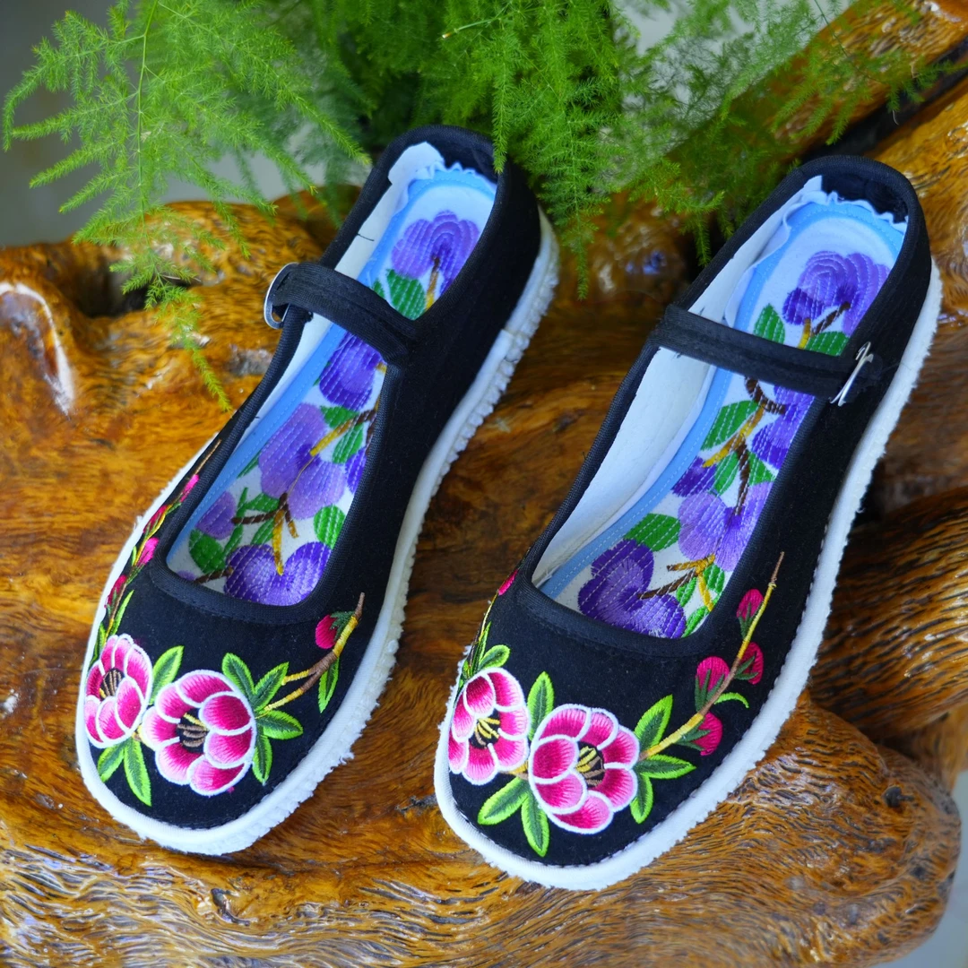女士·黑色·方口鞋·纺毛布·粉团花·绣花鞋