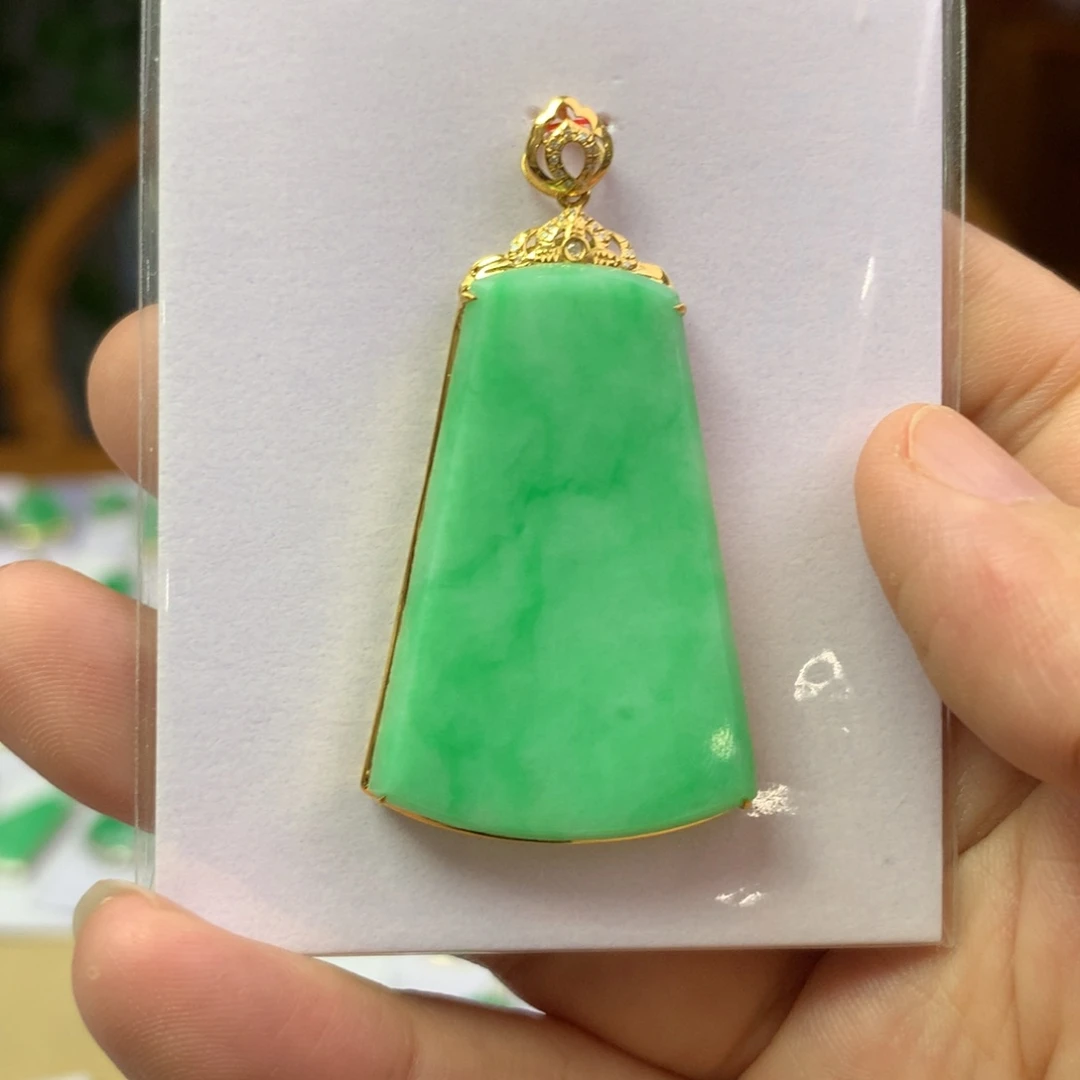 翡翠18K金镶嵌颈饰翡翠首饰