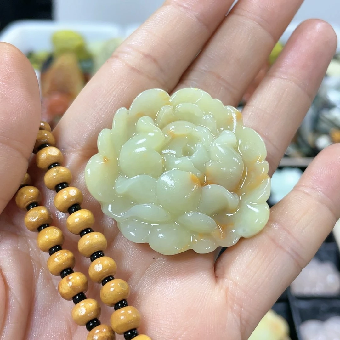 蛇纹石玉颈饰合金