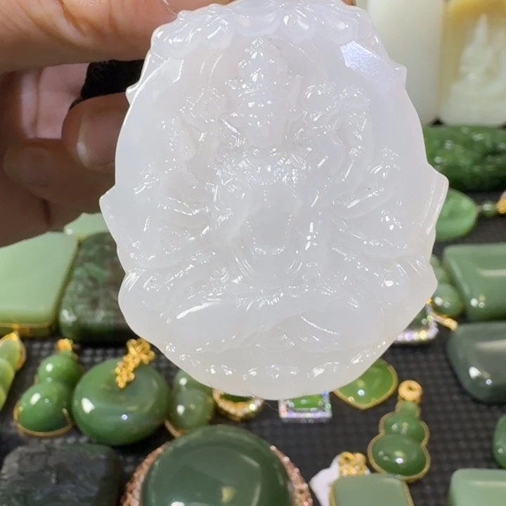 颈饰未镶嵌和田玉千手观音