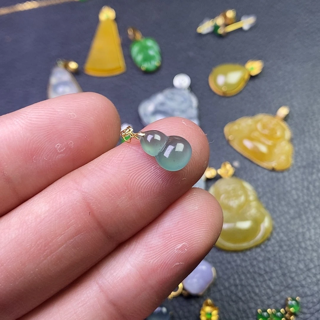 颈饰18K金镶嵌翡翠