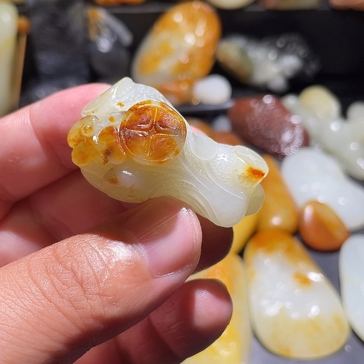 颈饰未镶嵌和田玉（糖玉）