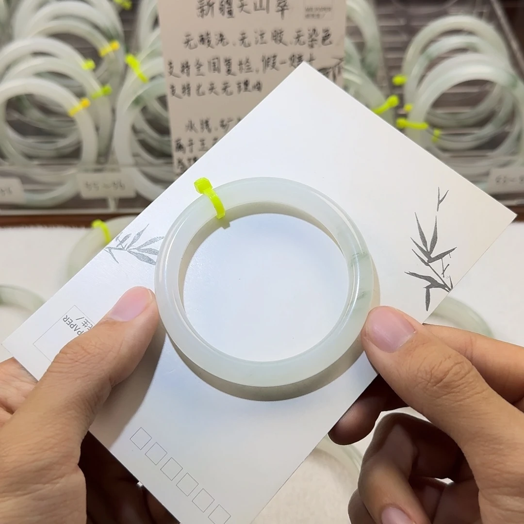 石英质玉（天山翠）未镶嵌手镯
