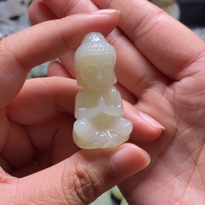 颈饰未镶嵌和田玉前****，