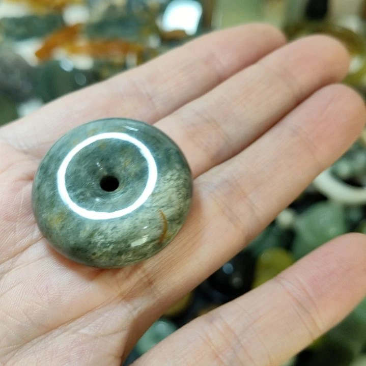 岫玉未镶嵌平安扣