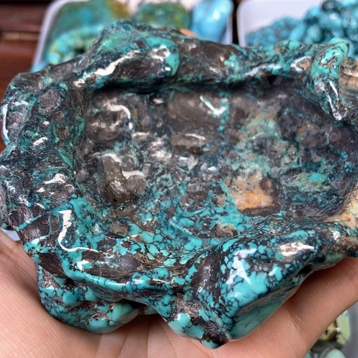 绿松石未镶嵌颈饰