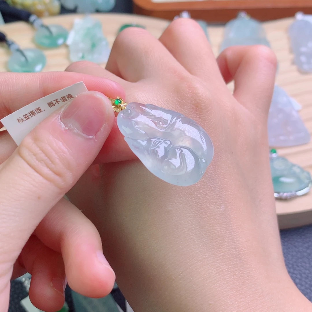 翡翠18K金镶嵌颈饰