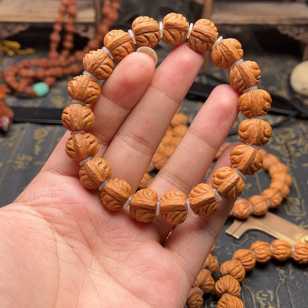 桃核吊坠赤金风雨手串