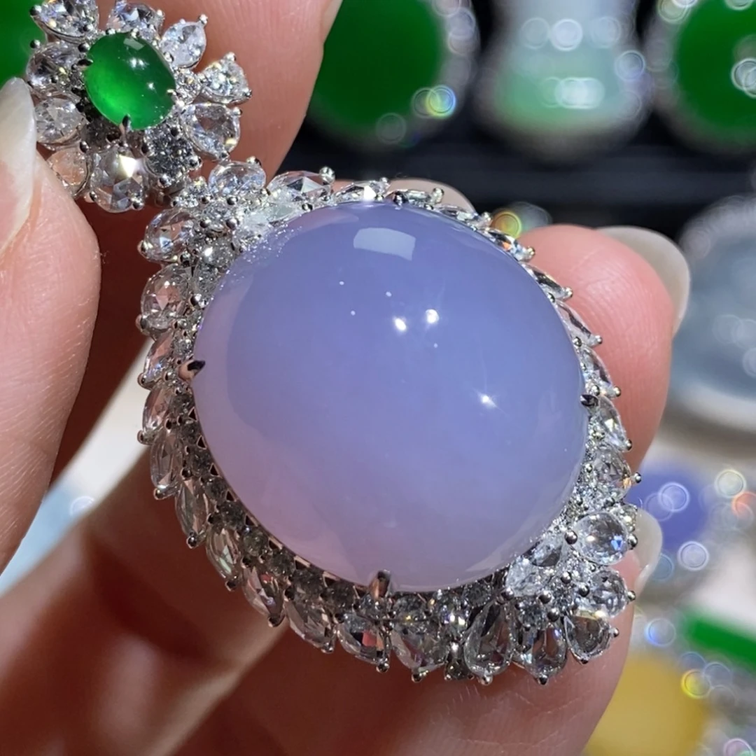 翡翠18K金镶嵌颈饰蛋面