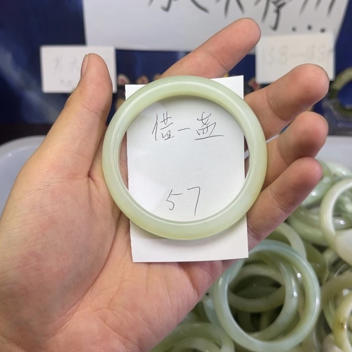 蛇纹石玉手镯未镶嵌?****我
