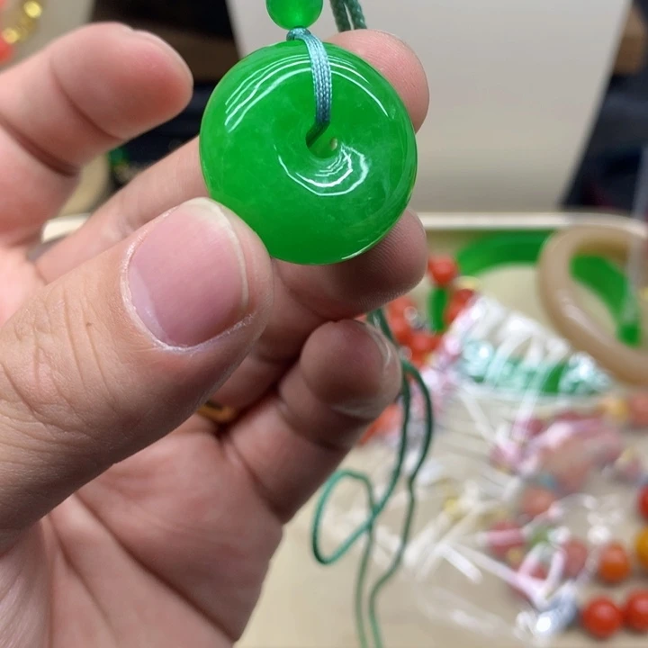 翡翠颈饰未镶嵌吊坠我