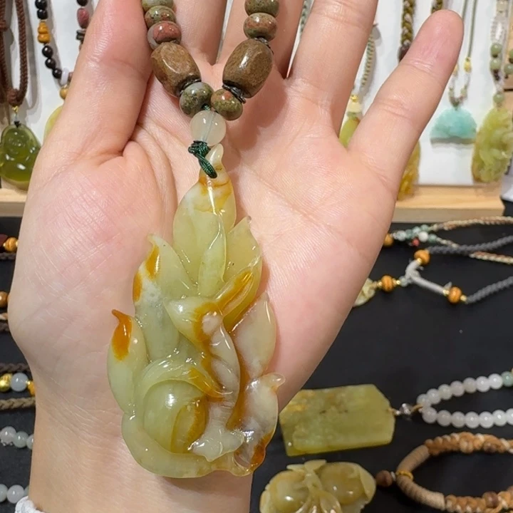 蛇纹石玉未镶嵌颈饰