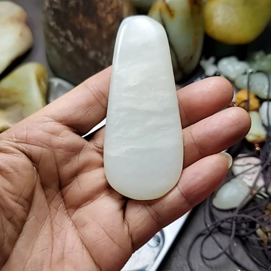 和田玉未镶嵌把件