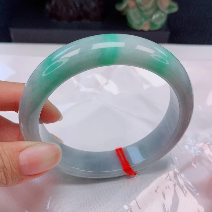 琉***梦翡翠未镶嵌手镯61圈