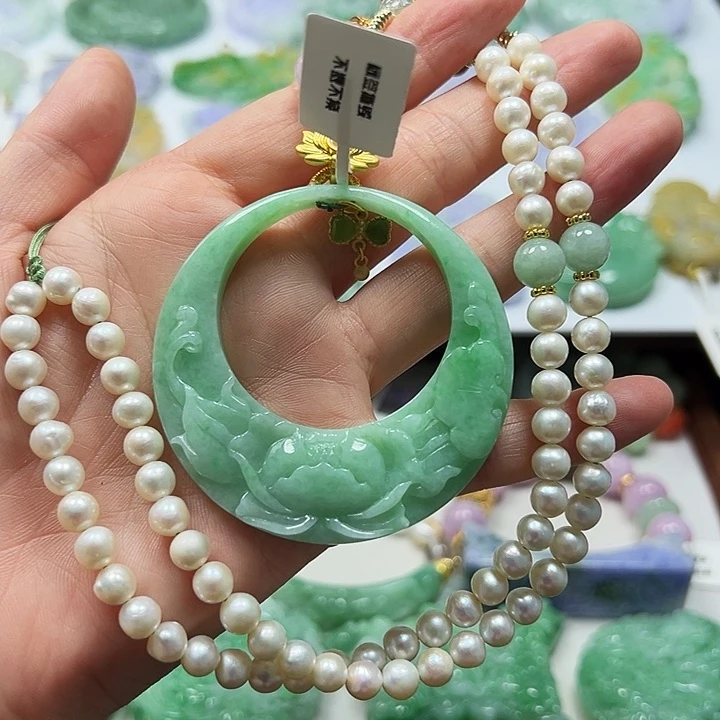 翡翠未镶嵌颈饰吊坠