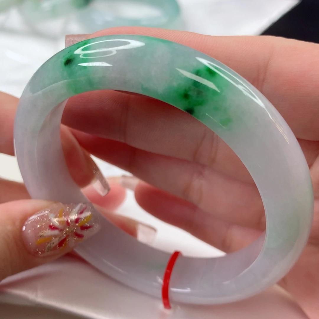 翡翠手镯未镶嵌56.8圈口白底青