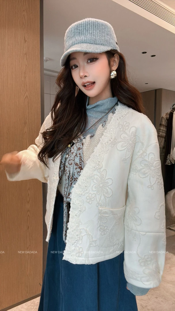 利达 NEW DADADA 温柔优雅白刺绣羽绒服百搭保暖秋冬外套CUZ2503