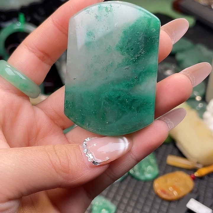 石英质玉未镶嵌吊坠