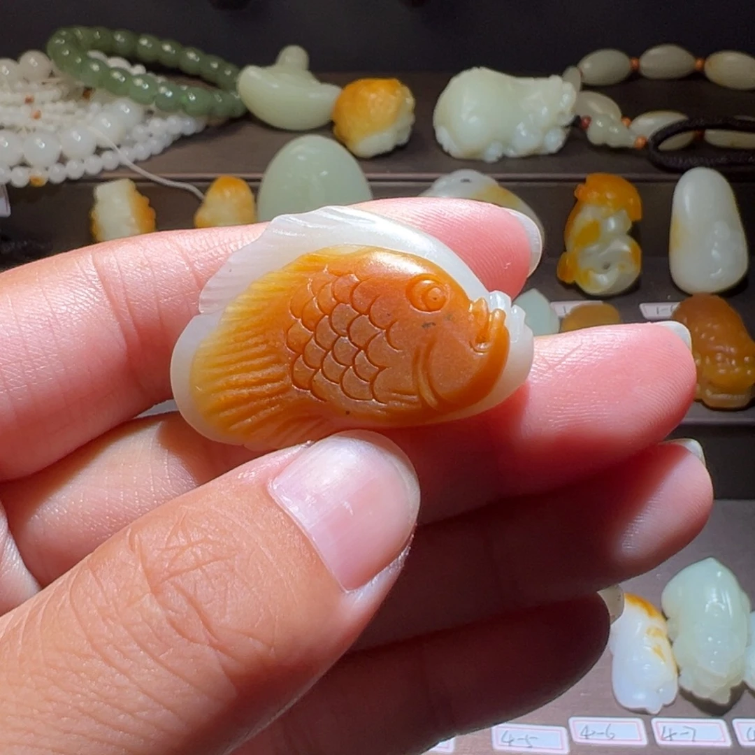 和田玉未镶嵌颈饰虎**瓜