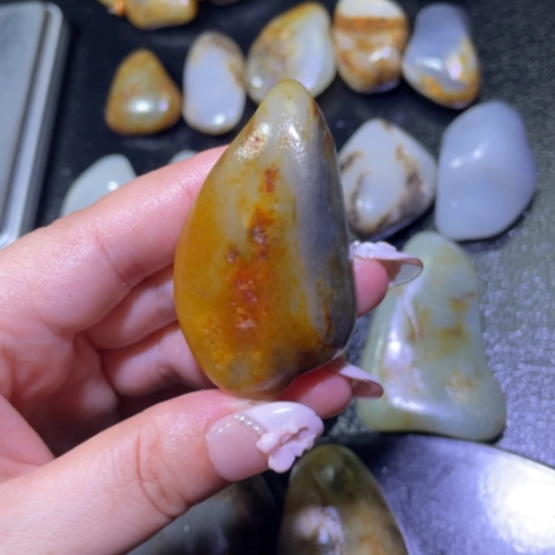【闪购商品】颈饰未镶嵌和田玉思***?