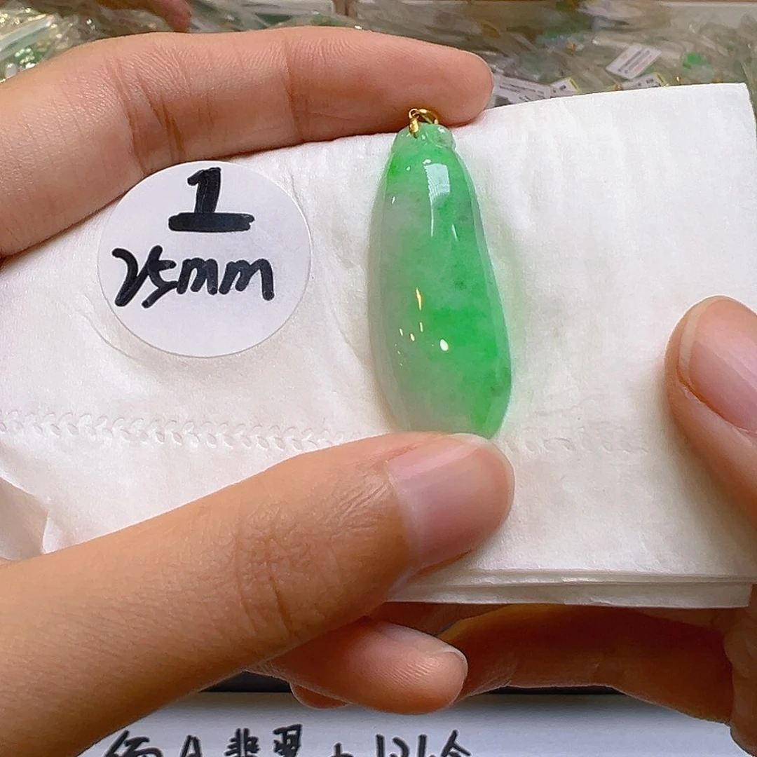 翡翠18K金镶嵌颈饰翡翠