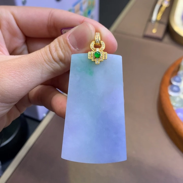 翡翠18K金镶嵌颈饰翡翠