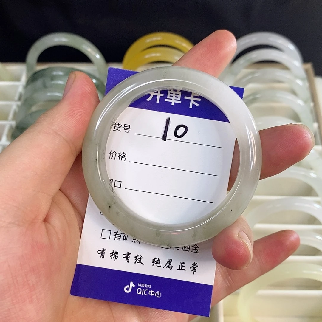 未镶嵌手镯石英质玉
