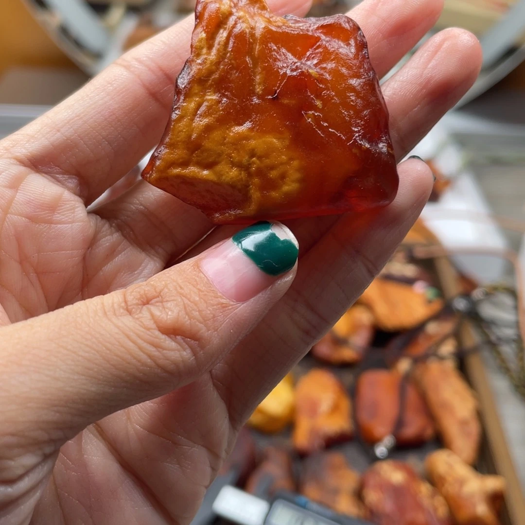 琥珀未镶嵌珠宝奇石