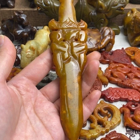 未镶嵌蛇纹石玉颈饰