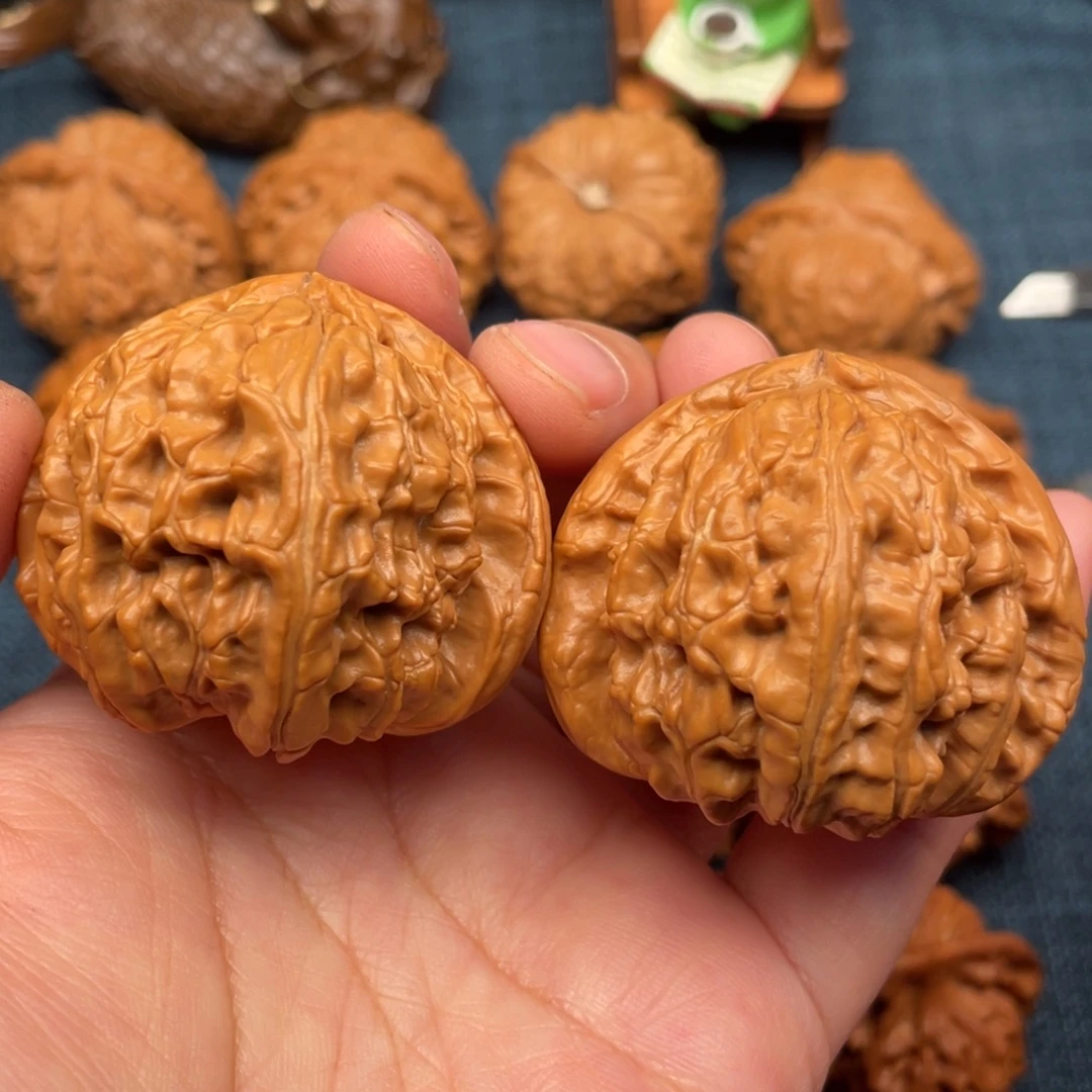 文玩核桃把件46毕业三角白