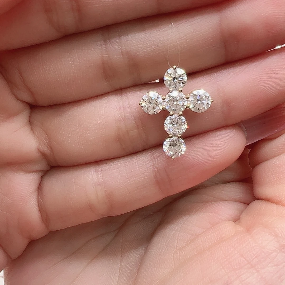 实验室培育钻石吊坠18K金镶嵌2.268克拉K黄十字架吊坠