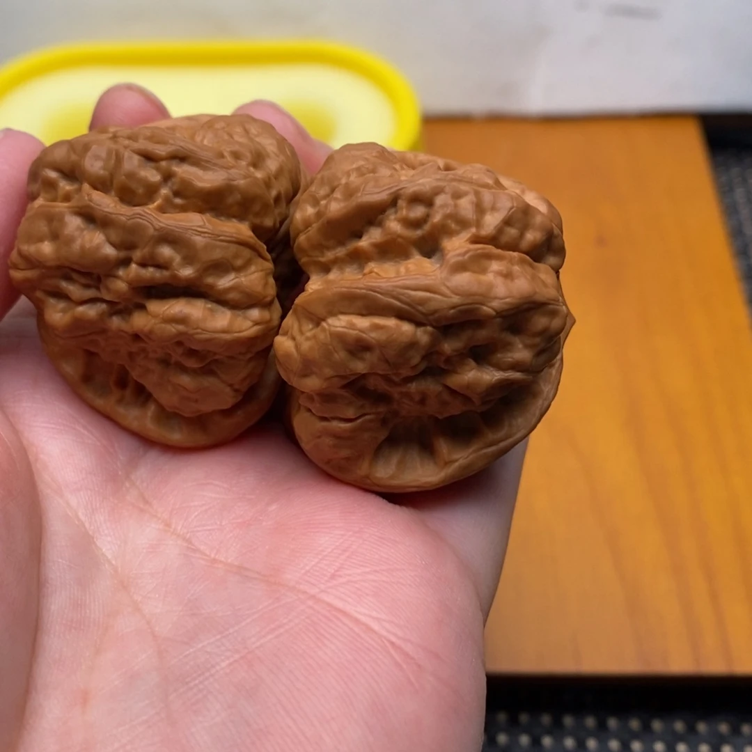 金***心文玩核桃把件边40左右