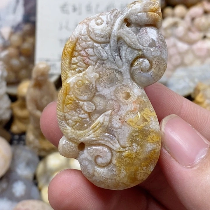 硅化珊瑚（珊瑚玉）未镶嵌颈饰