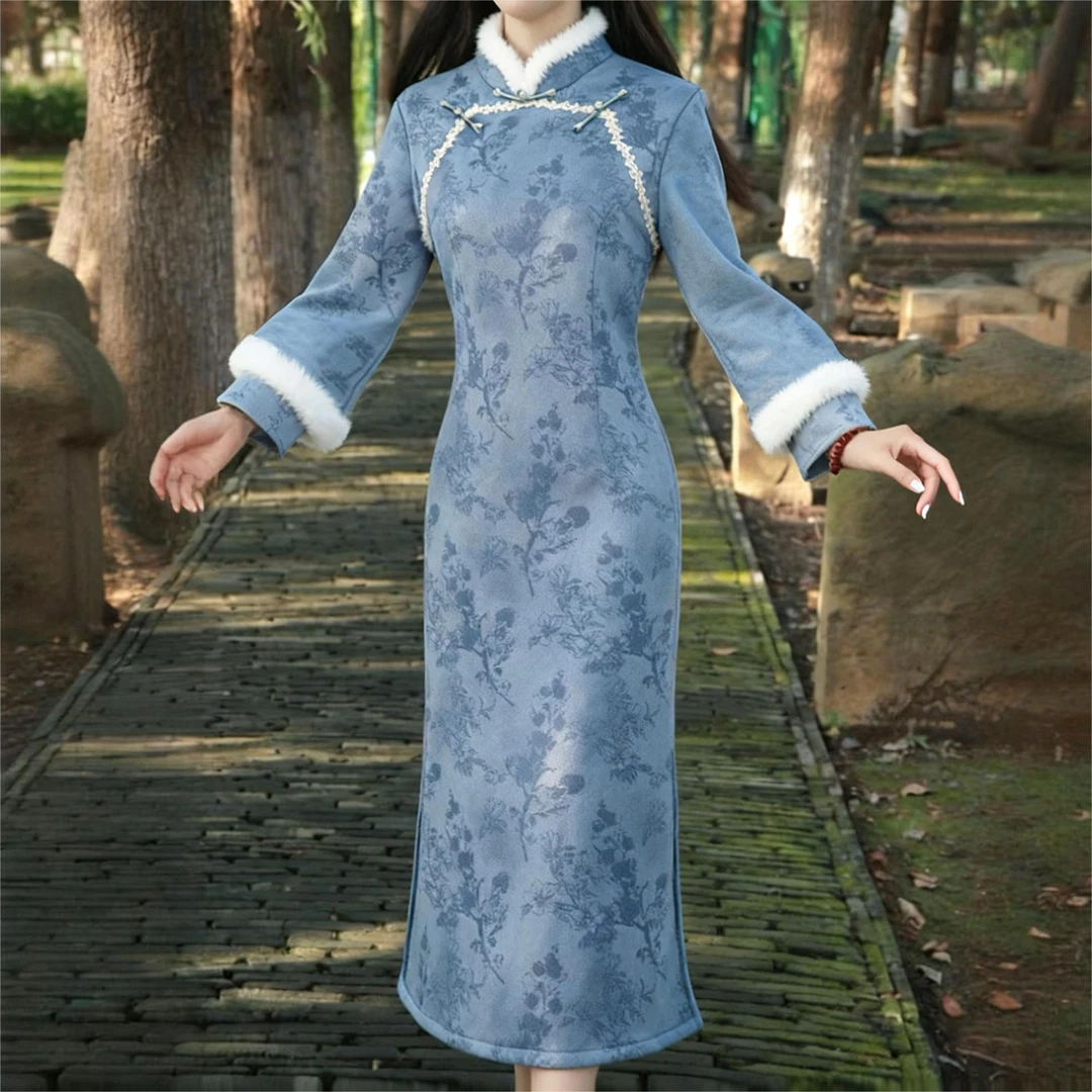 俏娘鱼蓝色新中式保暖毛绒领旗袍女2025冬新款日常可穿年轻倒大袖