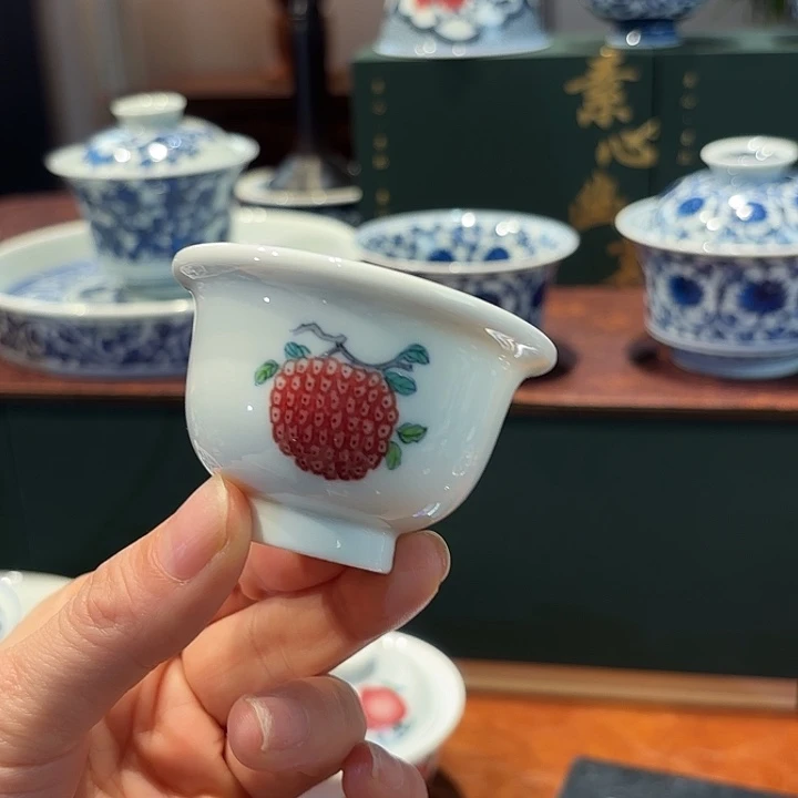 子君堂青花釉里红斗彩杯