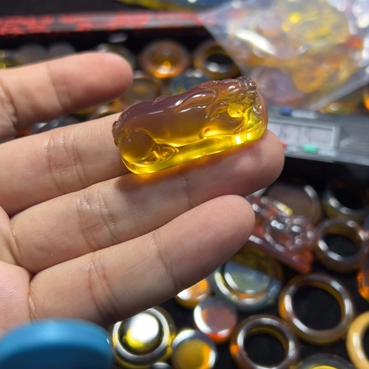 琥珀未镶嵌颈饰琥珀吊坠