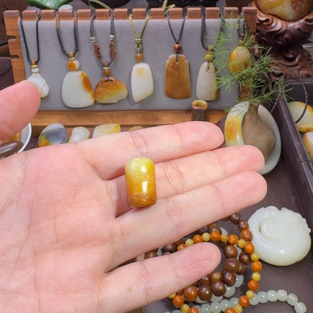 阿***宅和田玉未镶嵌颈饰