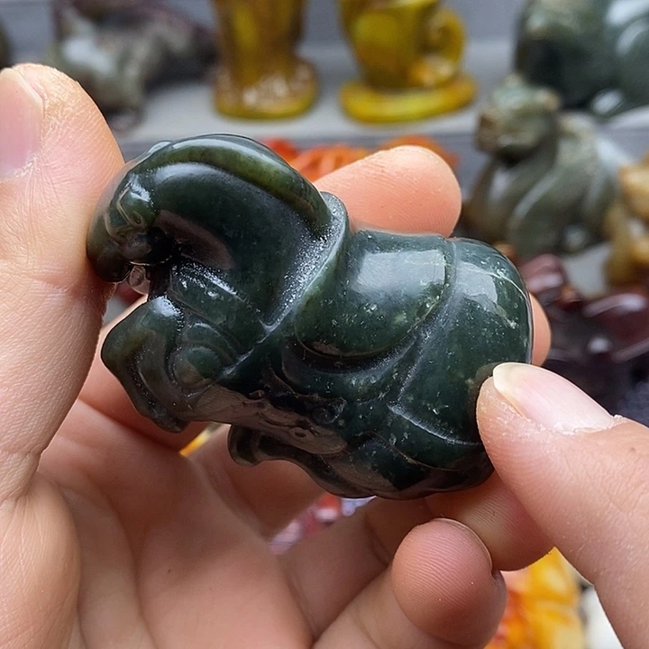 未镶嵌蛇纹石玉颈饰
